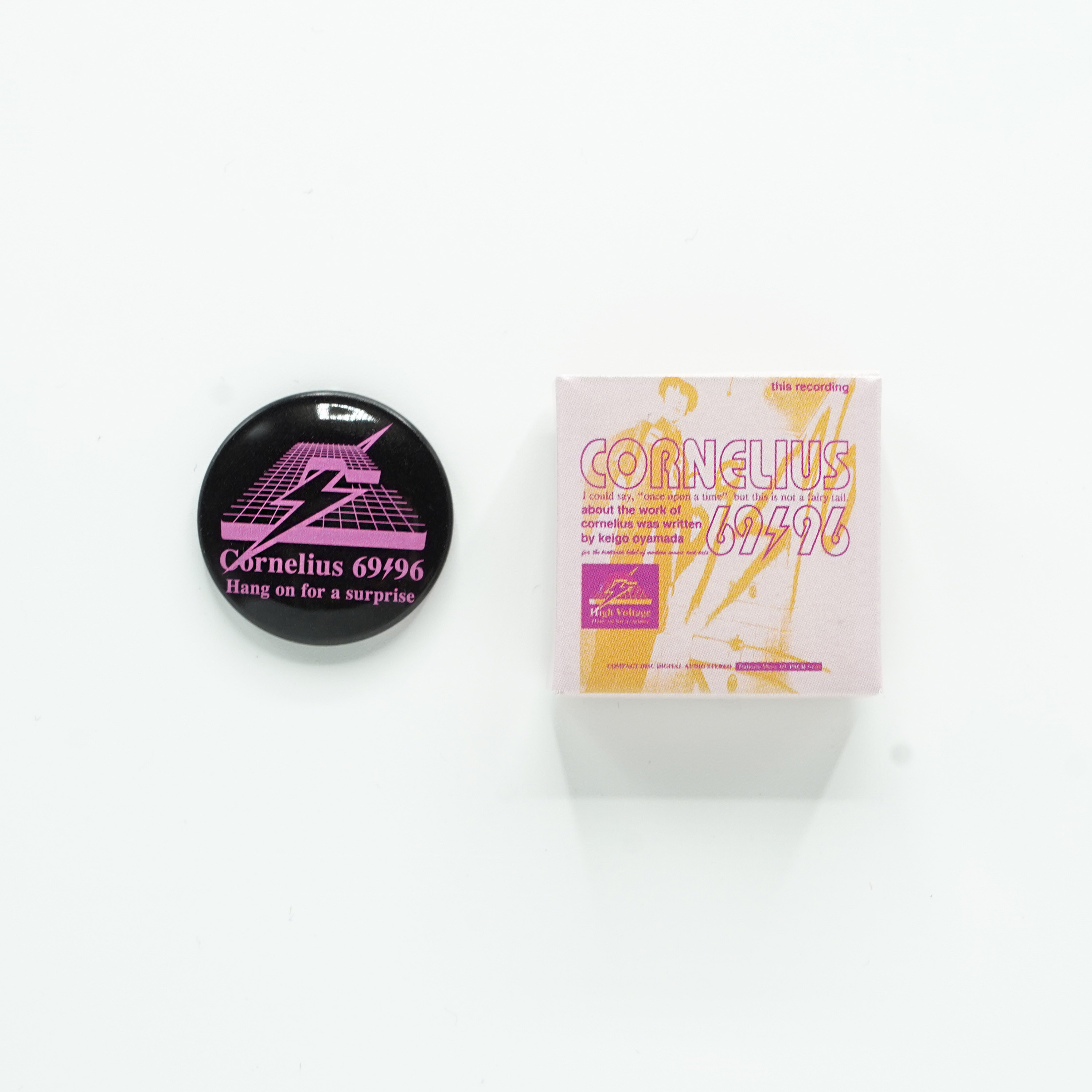 the badge  レコード　バッジ 復刻】69/96 Badge: グッズ｜ワーナーミュージック・ストア