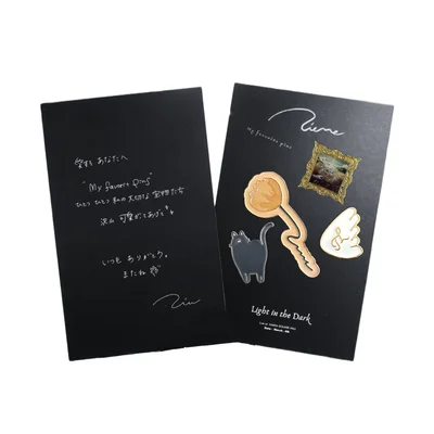 Light in the Dark ピンバッジ